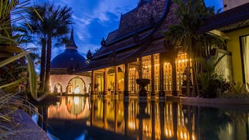 3 outdoor pools