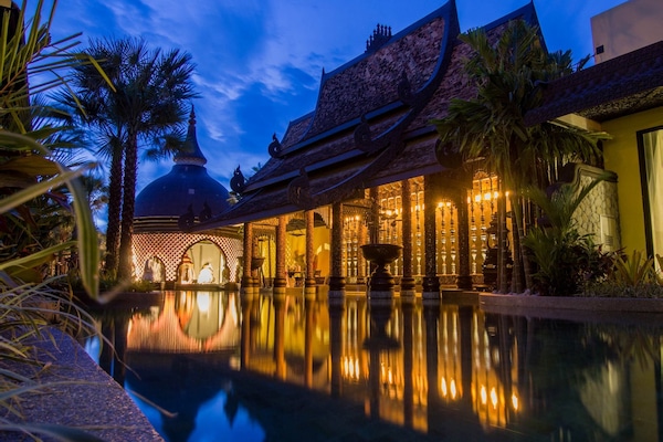3 outdoor pools