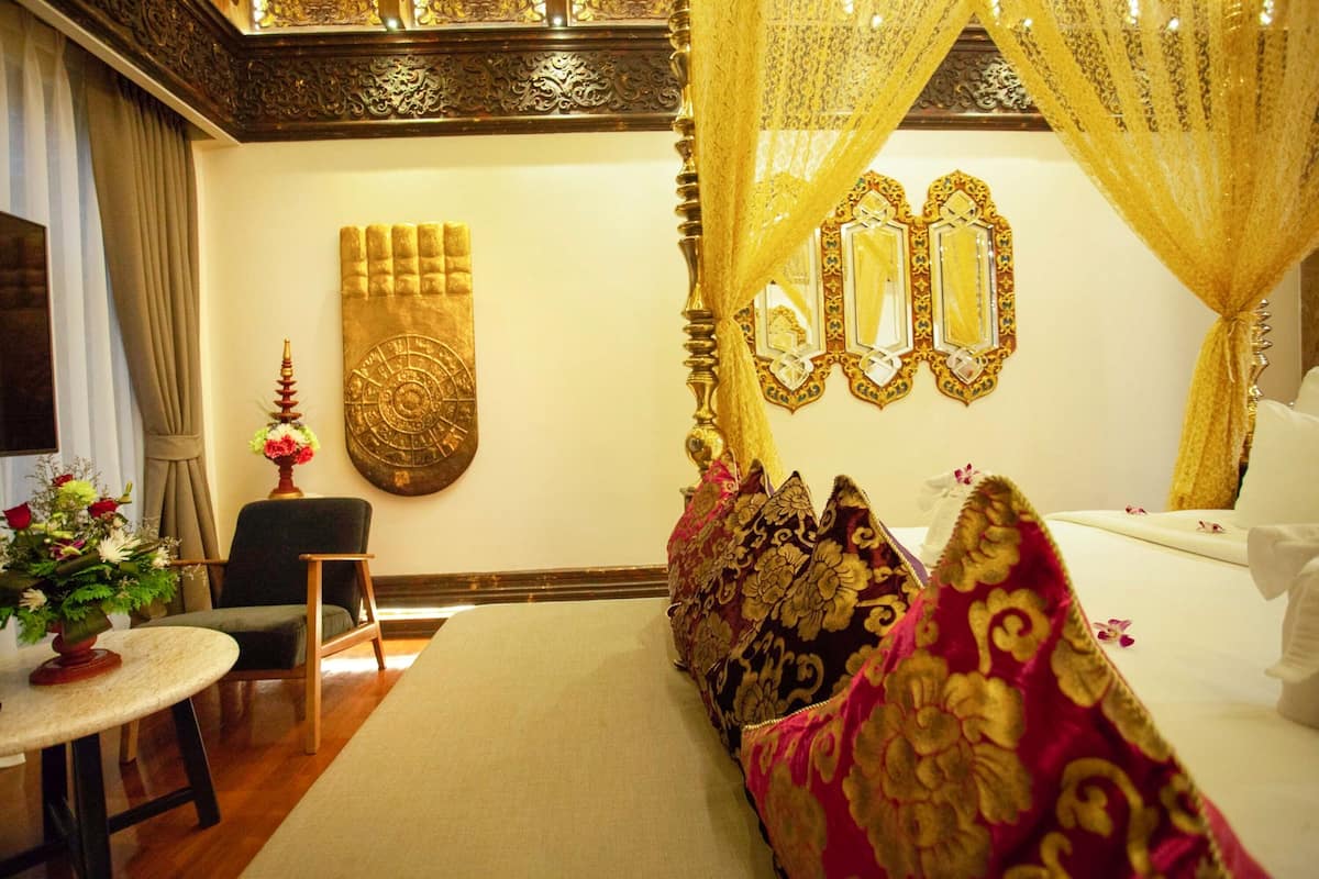 In-room safe, individually decorated, laptop workspace, blackout drapes