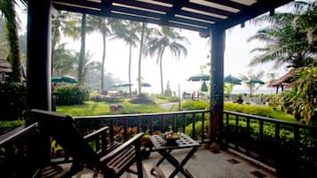 Villa Deluxe, bañera de hidromasaje | Terraza o patio