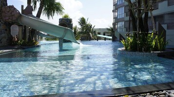 2 piscinas al aire libre, sombrillas, tumbonas