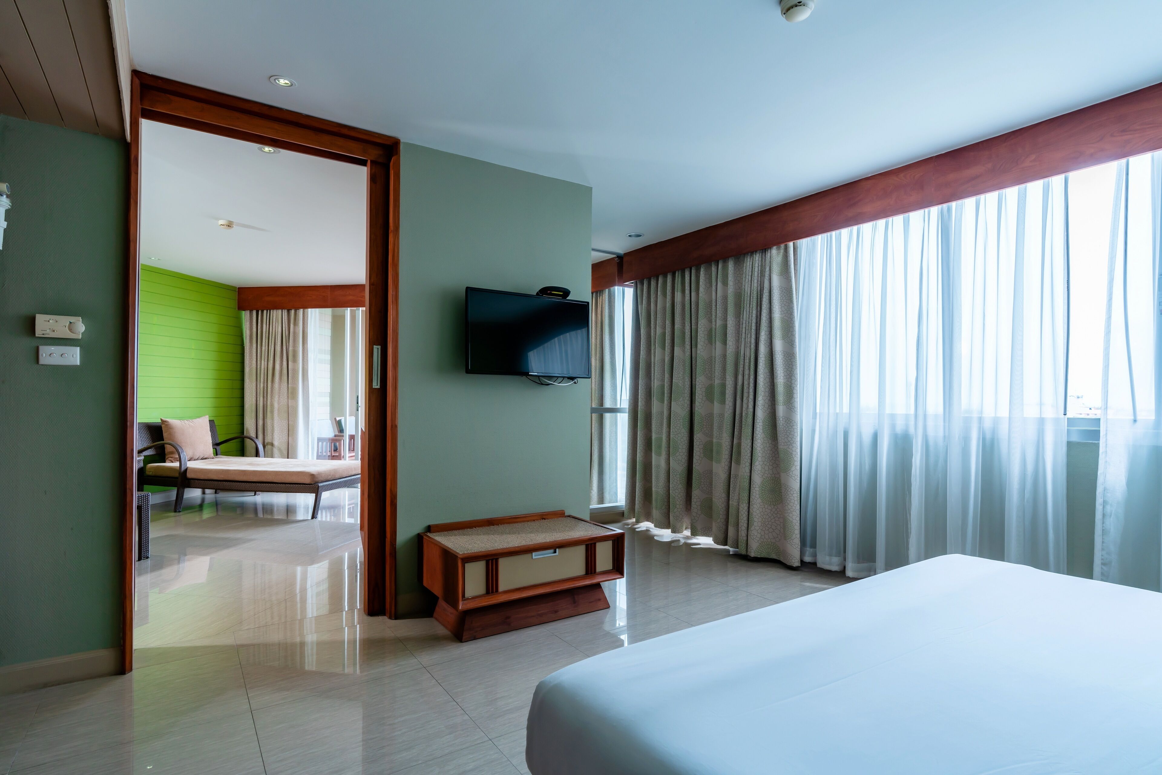 Suíte júnior | Escrivaninha, Wi-Fi de cortesia, roupa de cama