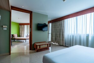 Suite junior | Escritorio, wifi gratis, ropa de cama y accesible en silla de ruedas