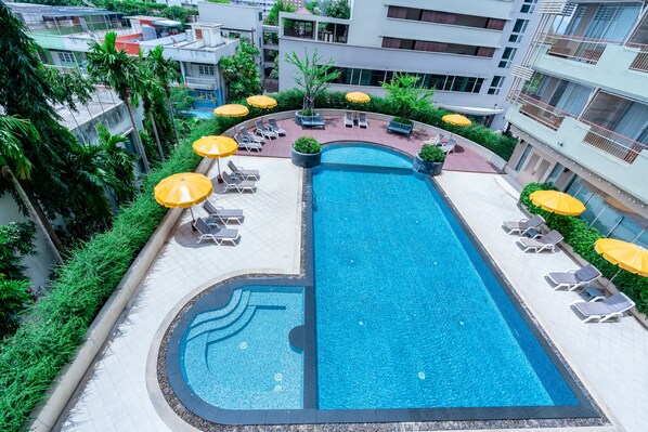 2 piscinas al aire libre, sombrillas, tumbonas