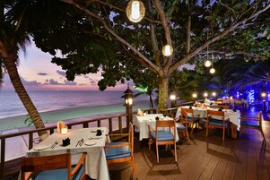 3 restaurants; breakfast, lunch, and dinner served