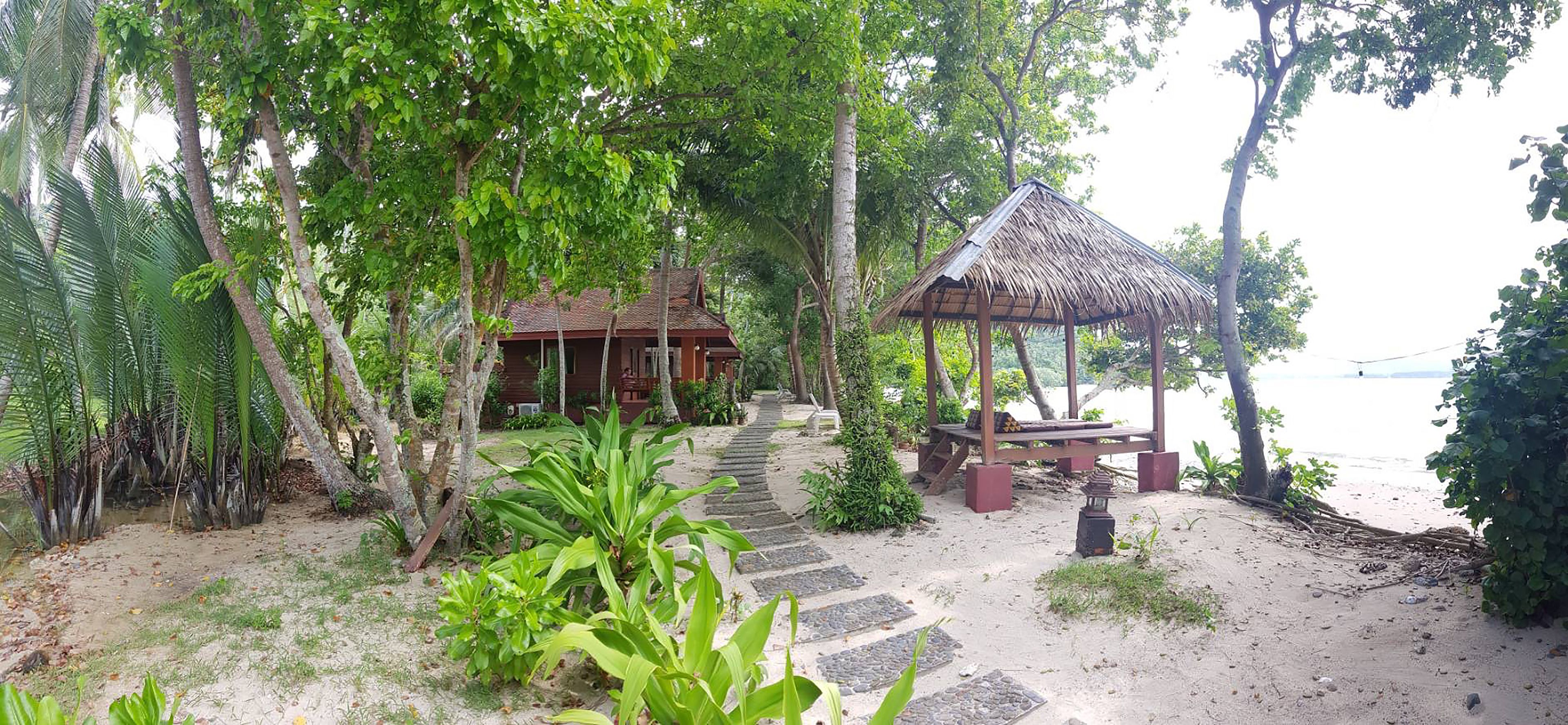 Bungalow Honeymoon Beachfront, Free Round-trip Boat Transfer | Huoneen varustelu