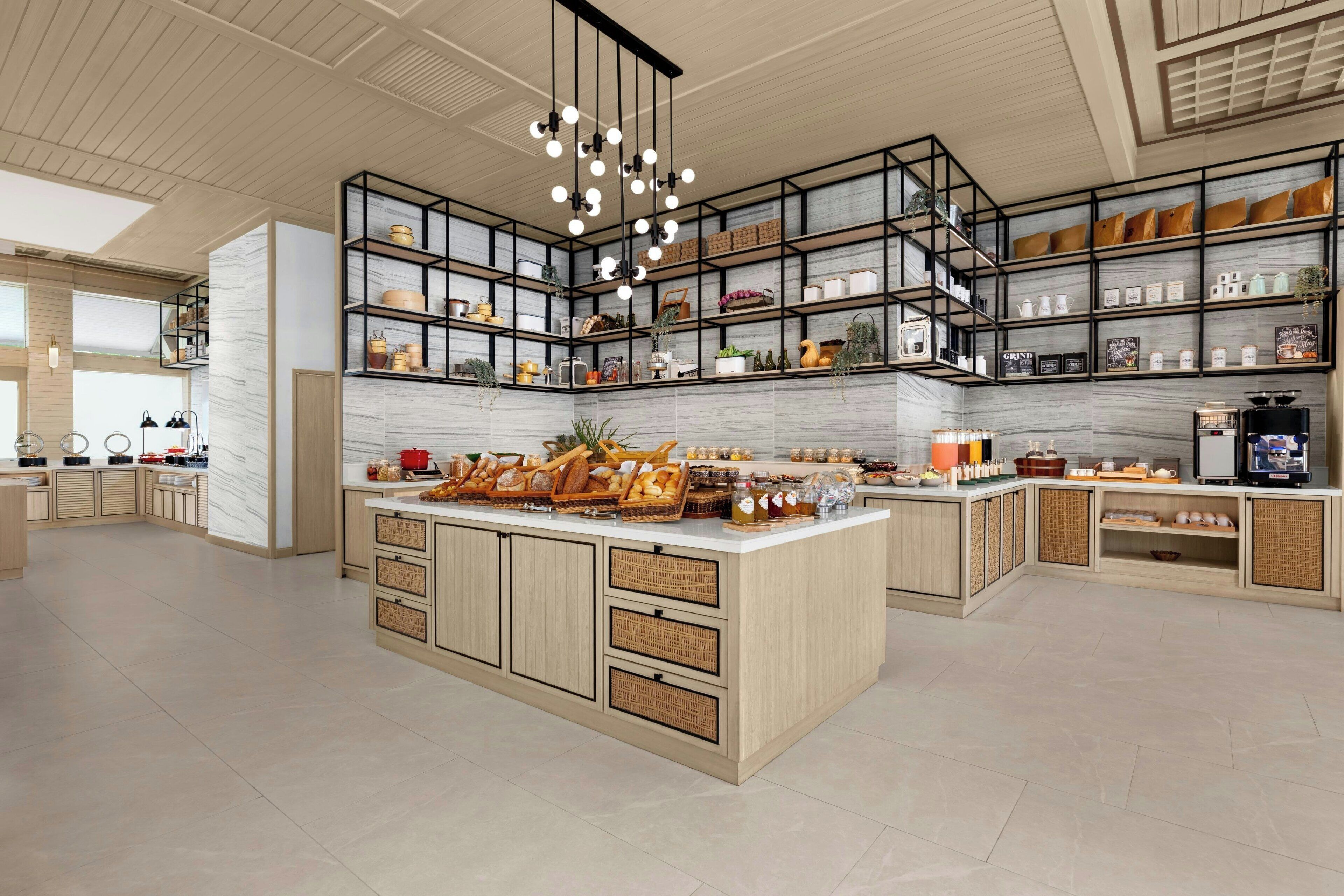 4 restaurants, breakfast, lunch, dinner served; international cuisine