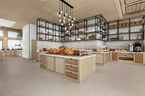 4 restaurants servant le petit déjeuner, le déjeuner et le dîner