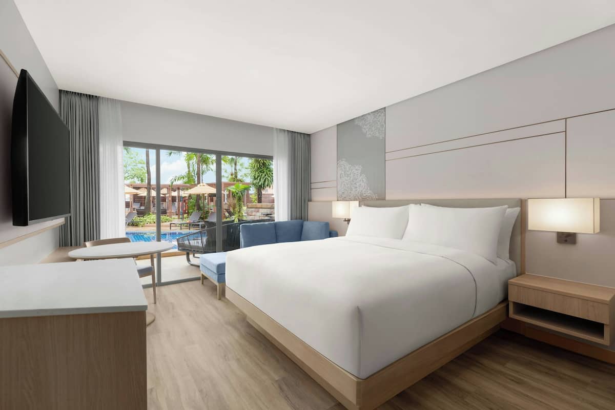 Chambre « Premier », 1 très grand lit, accès piscine | Piscine