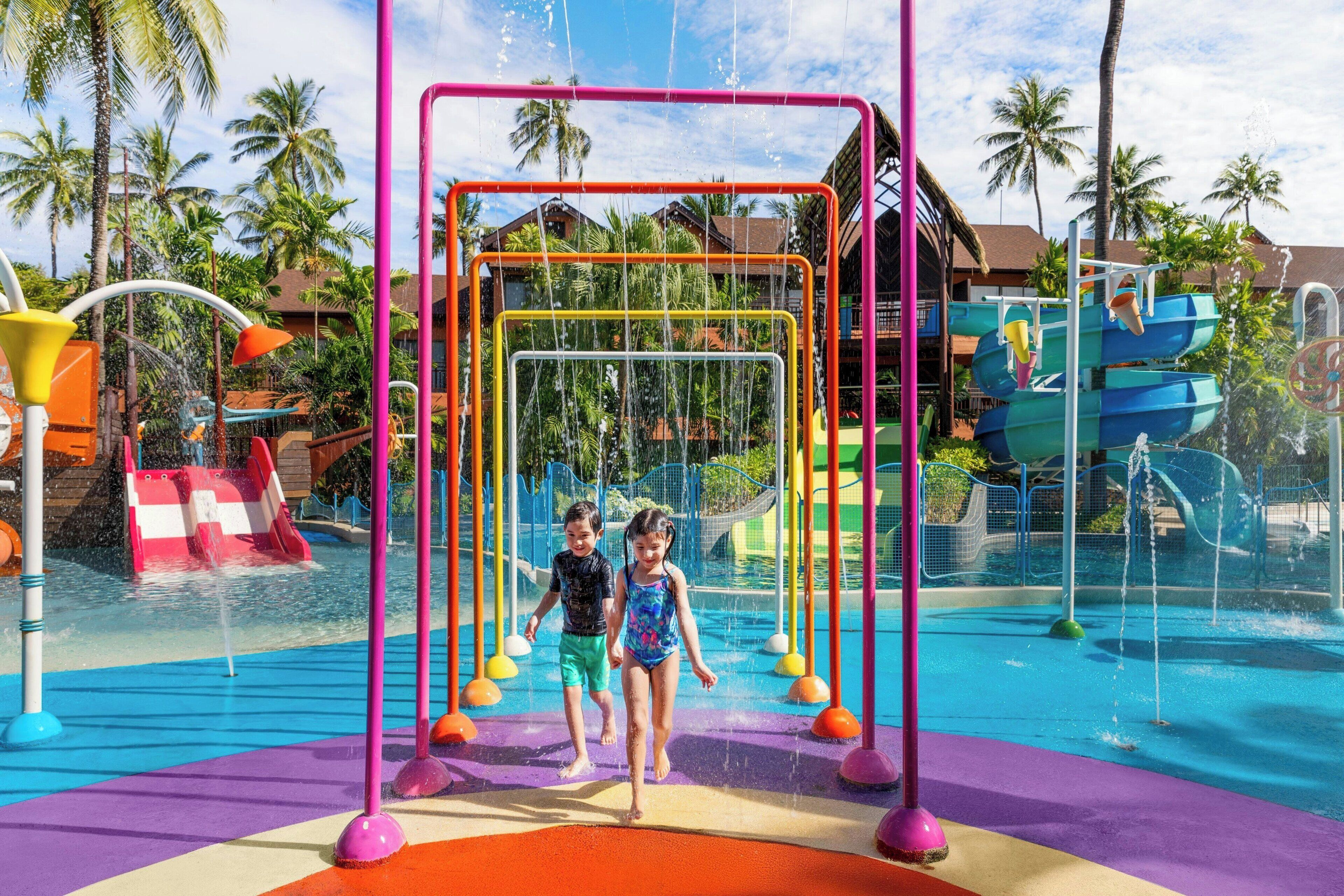 4 outdoor pools, pool umbrellas, pool loungers