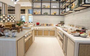 Buffet déjeuner servi tous les jours en supplément