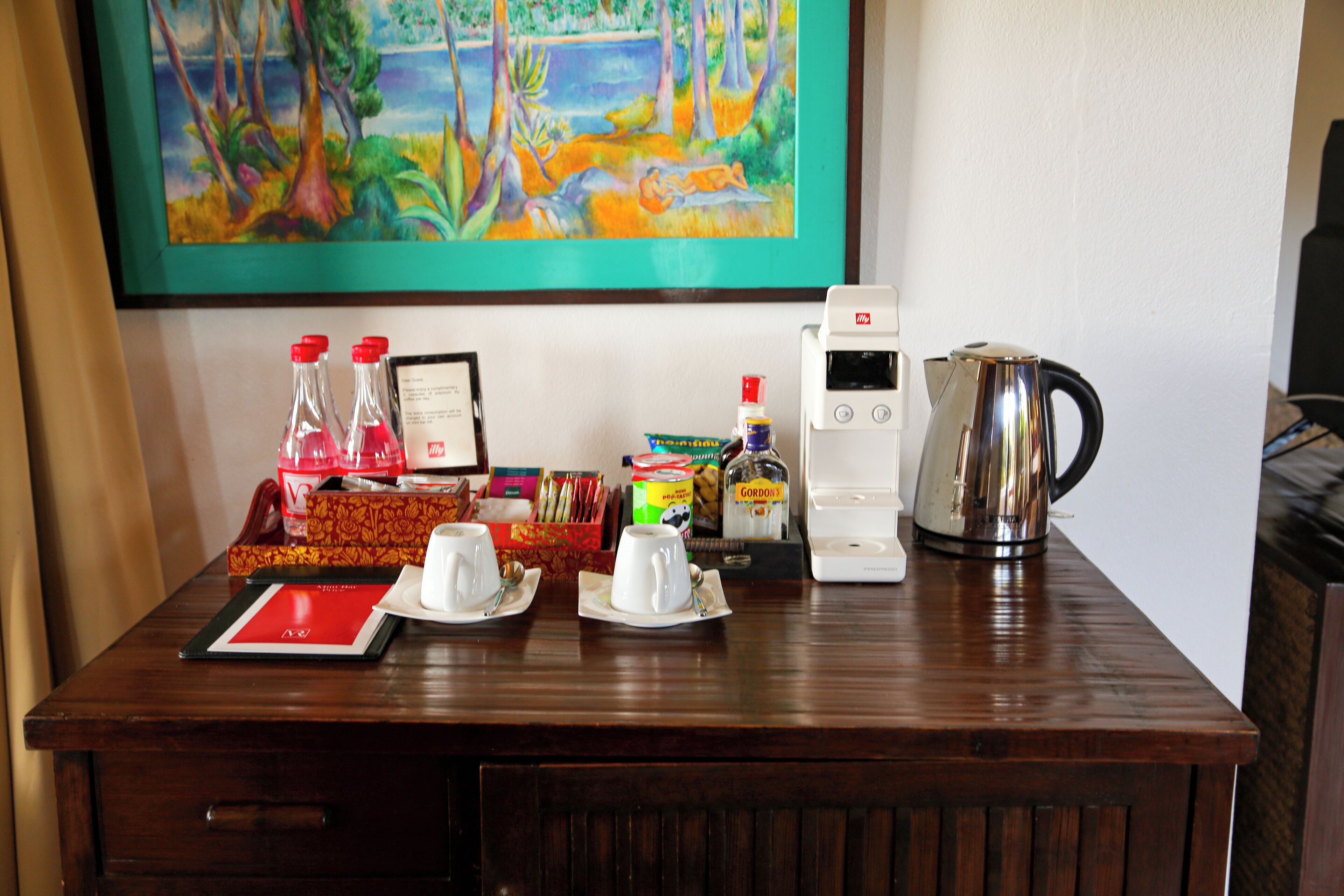 suite, 1 bedroom (classic wing suite #5 hong haa) | coffee and/or coffee maker