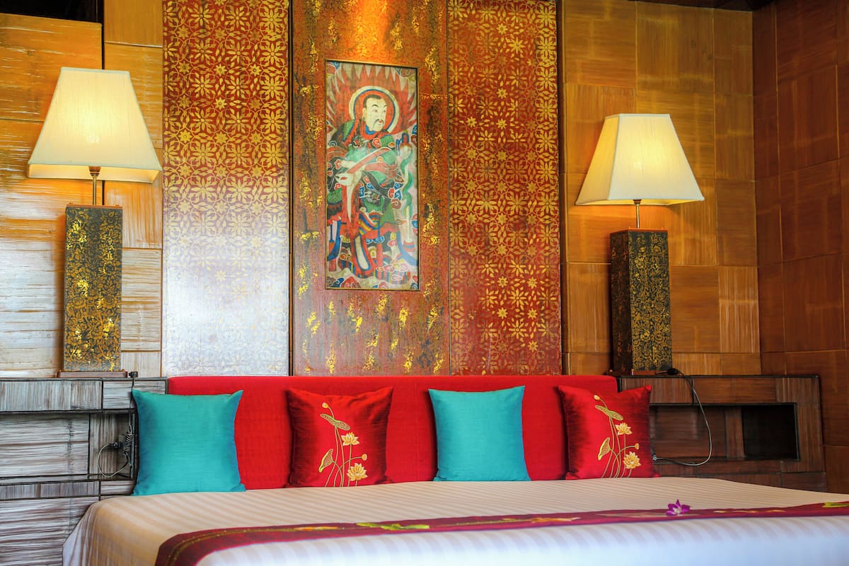 Suite (Beach Wing) | Minibar, in-room safe, individually decorated, individually furnished