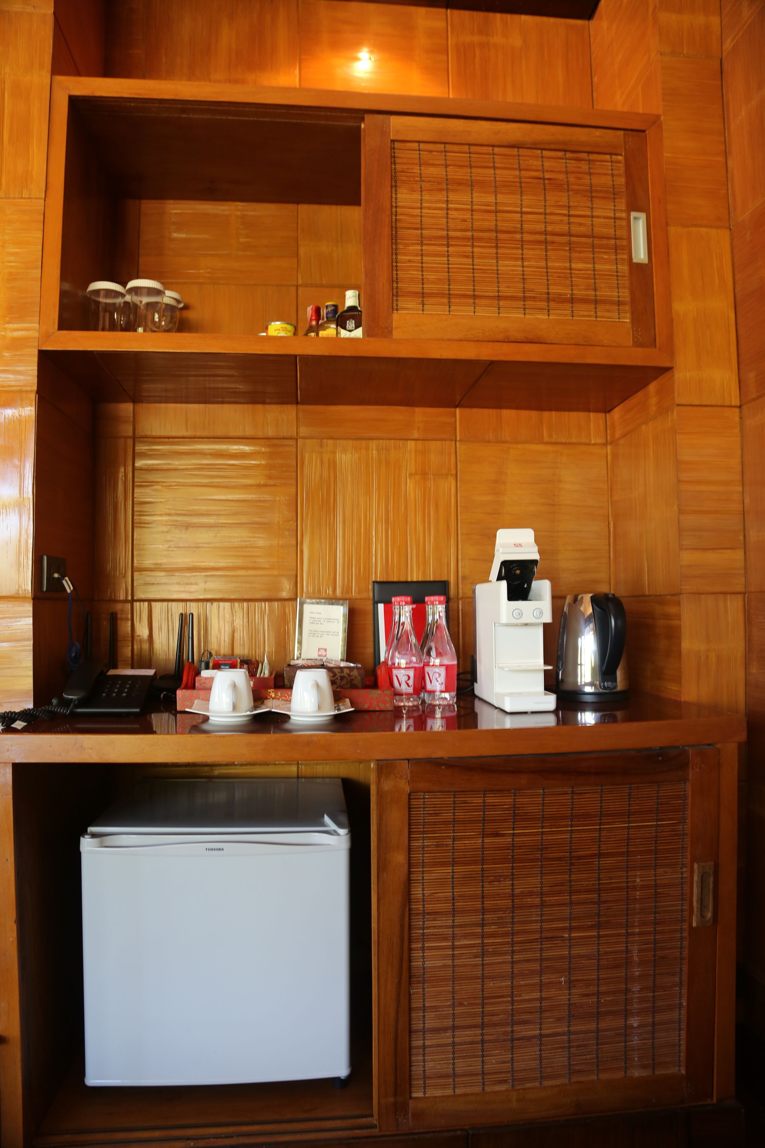 pool suite | coffee and/or coffee maker