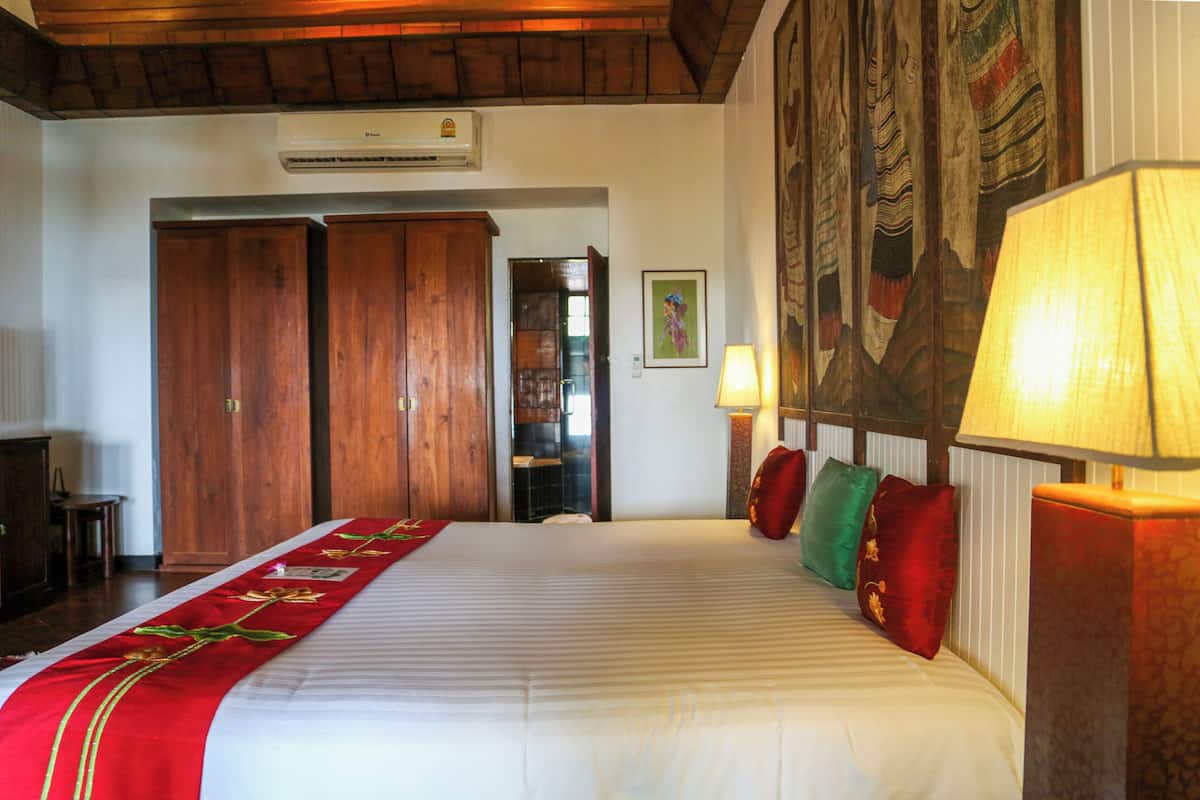 Classic Suite, 1 Bedroom (Classic Wing Suite #3 Hong Sam) | Bar mini, peti besi dalam bilik, dihias secara berasingan