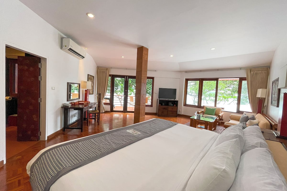 Ocean Wing Suite (Adult Only) | Minibar, in-room safe, individually decorated, individually furnished