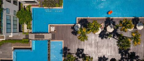 Außenpool, Liegestühle