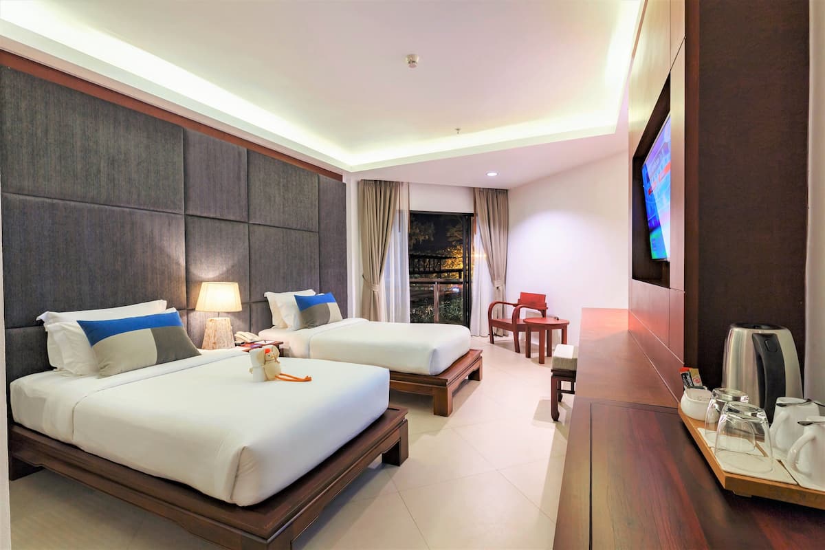 Deluxe Double or Twin Room, Garden View | In-room safe, desk, iron/ironing board (on request), WiFi