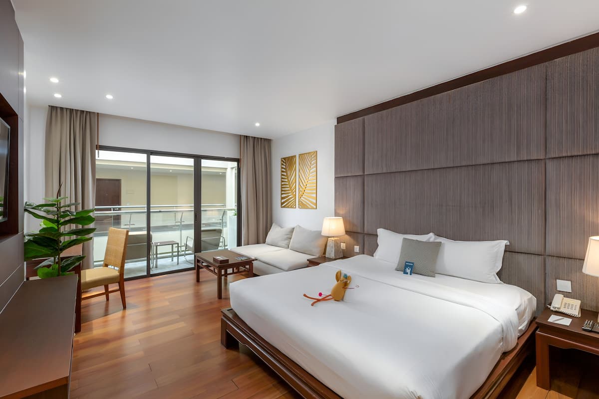 Superior Double or Twin Room | In-room safe, desk, iron/ironing board (on request), WiFi