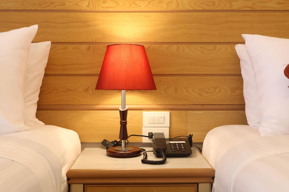 Habitación superior con 1 cama doble o 2 individuales | Minibar, caja fuerte, escritorio y cortinas opacas