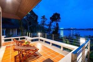 Deluxe Pavilion Beachfront Room | Terassi/patio