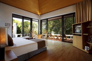 Deluxe Pavilion Room | Minibar, coffres-forts dans les chambres, rideaux occultants