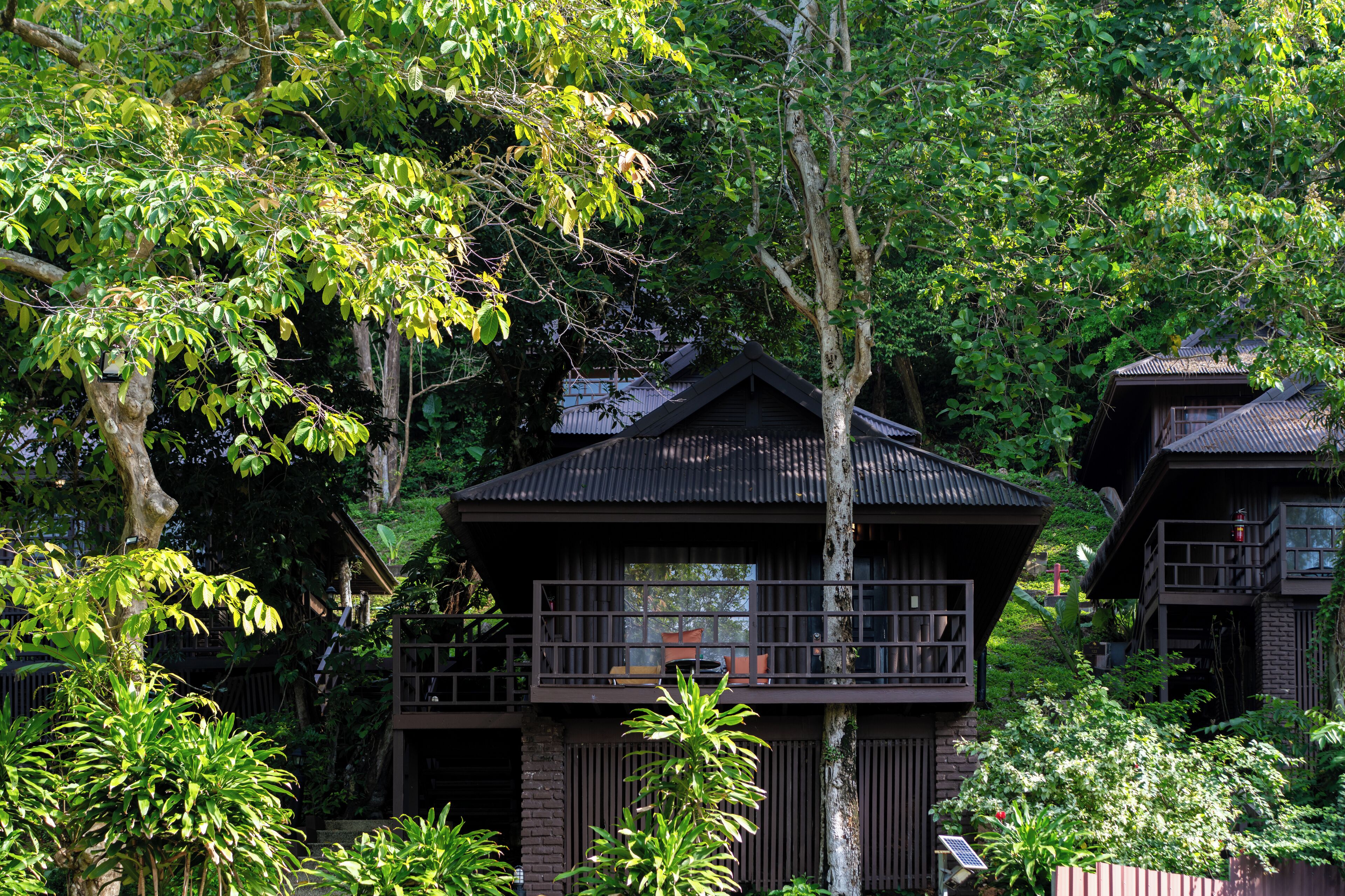 Minibar, caja de seguridad en la habitación y cortinas blackout 