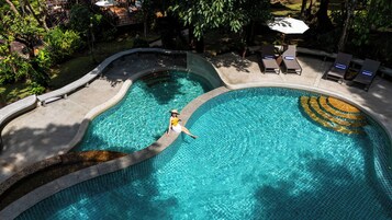 Kolam renang outdoor