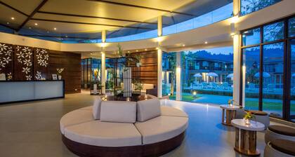 The Leaf On The Sands by Katathani