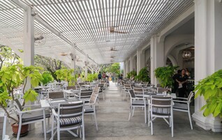 Se ofrece un desayuno bufé (500 THB por persona)