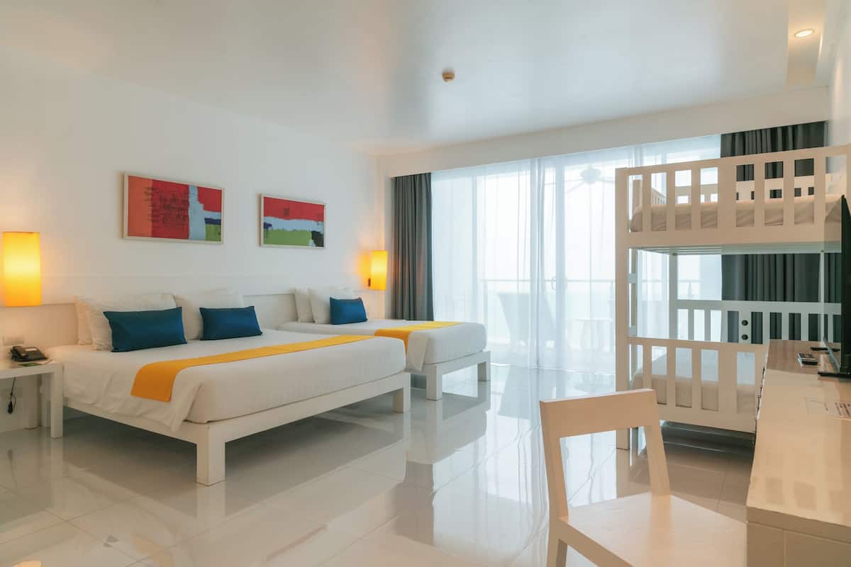 패밀리룸, 침실 1개, 금연, 욕조 | 미니바, 객실 내 금고, 책상, 암막 커튼