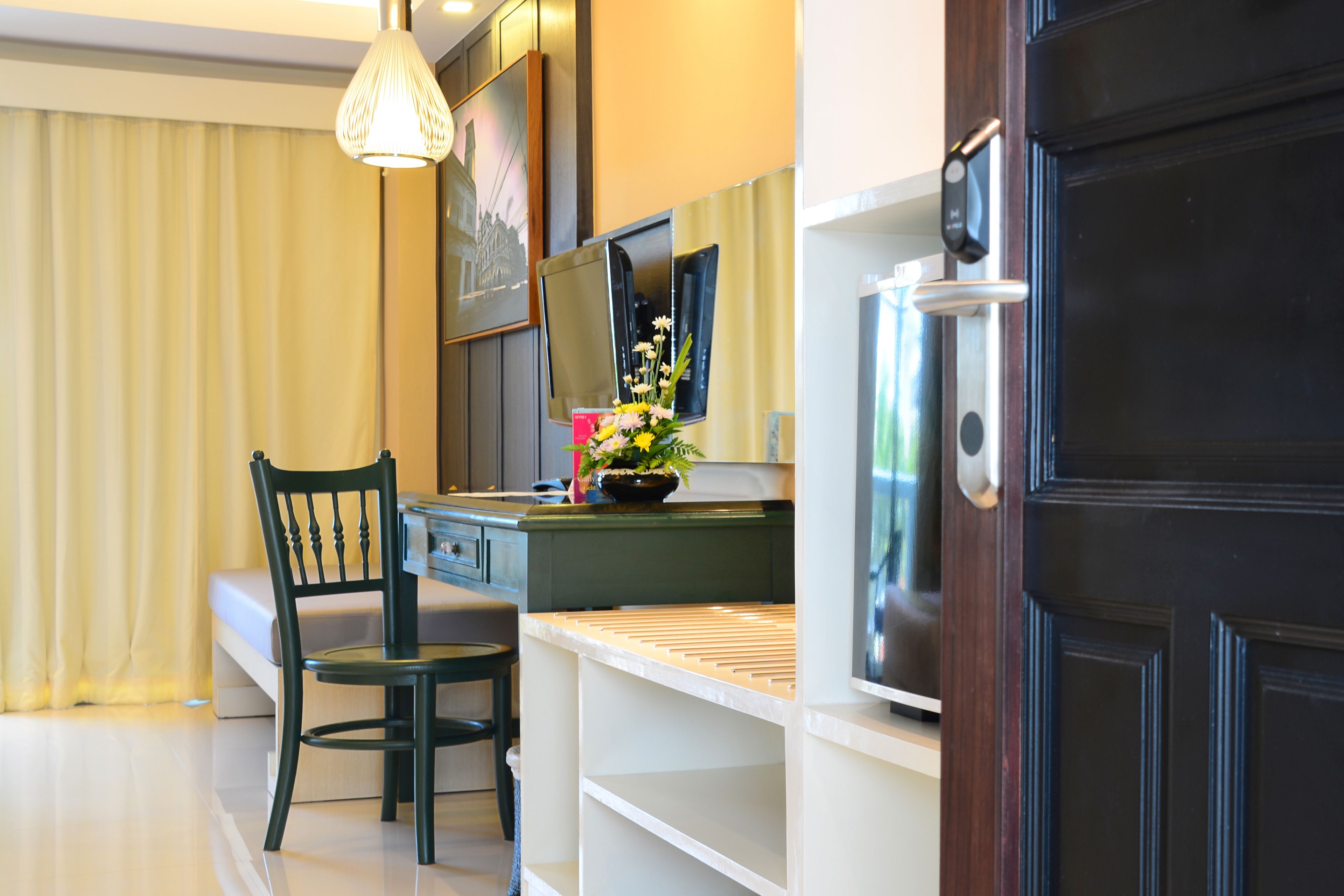 deluxe sino room with balcony | room amenity