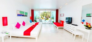 Minibar, Zimmersafe, Schreibtisch, Verdunkelungsvorhänge