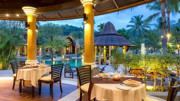Daily buffet breakfast (THB 450 per person)