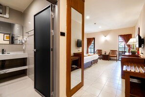 Minibar, una cassaforte in camera, una scrivania, tende oscuranti
