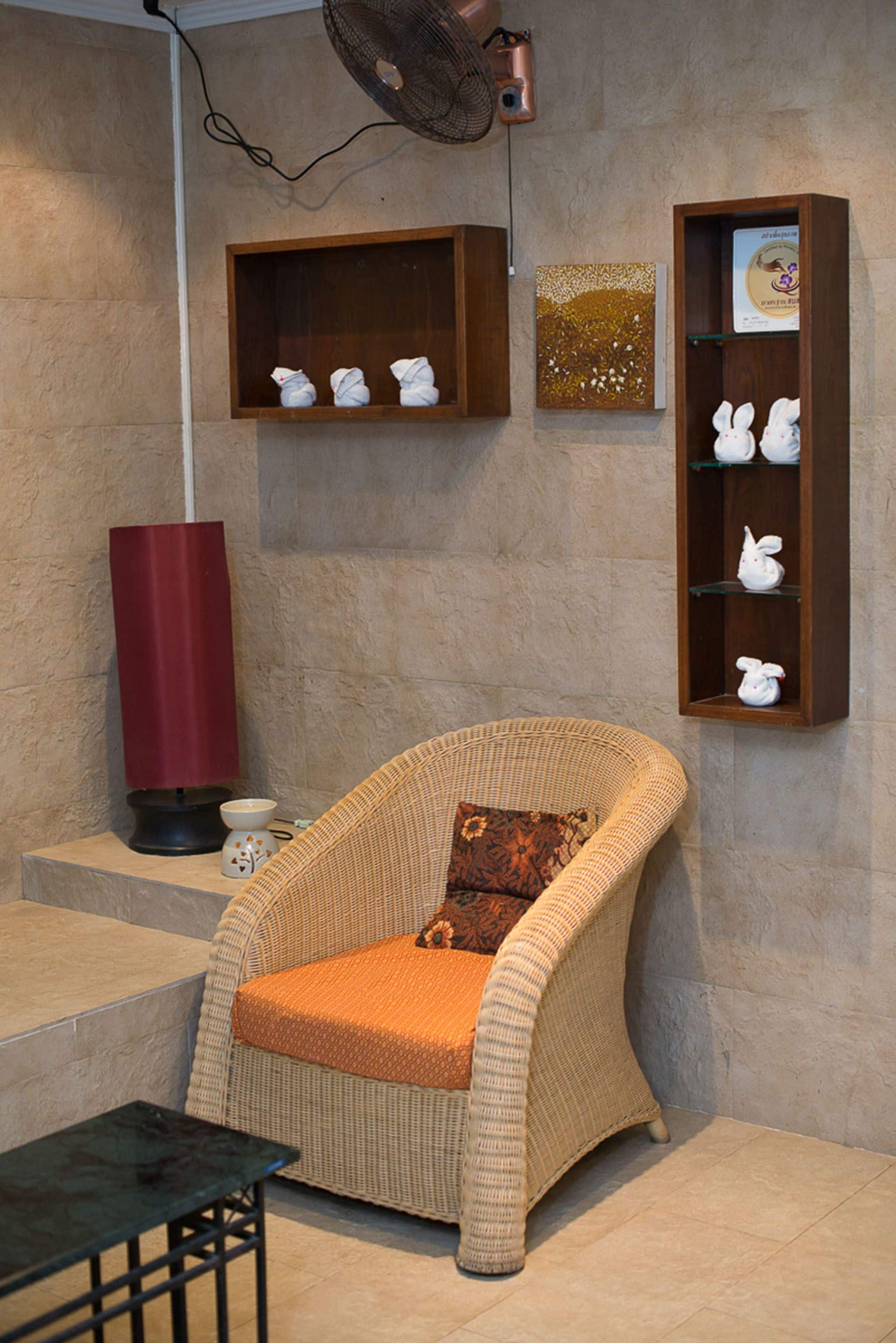 couples treatment room(s), sauna, hot tub, steam room, aromatherapy