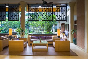 Lobby sitting area - Deevana Patong Resort & Spa (Patong)