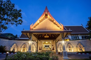 Façade de l’hébergement – soirée/nuit