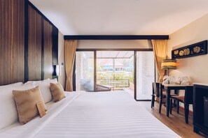 Deluxe with Jacuzzi | In-room safe, desk, laptop workspace, free wired internet - Deevana Patong Resort & Spa (Patong)