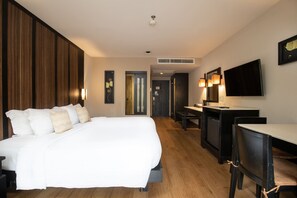 Deluxe Room  | Pengeskab på værelset, skrivebord, arbejdsområde til bærbare computere