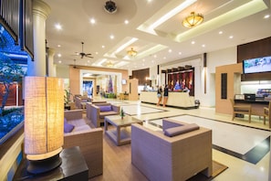 Bar-salon dans le hall