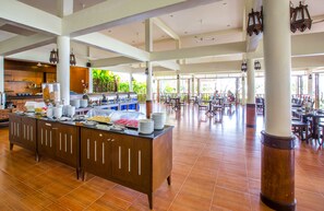 Full breakfast for a fee - Lanta Casuarina Beach Resort (Ko Lanta)