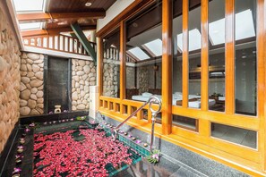 3 outdoor pools, open 8:00 AM to 9:00 PM, pool umbrellas, sun loungers