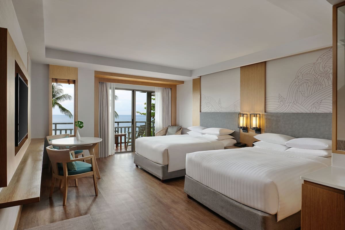 Kamer, 2 tweepersoonsbedden, niet-roken, uitzicht op oceaan (Larger Guest room) | 1 slaapkamer, luxe beddengoed, donzen dekbedden, een minibar