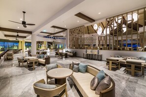 5 restaurants; breakfast, lunch, and dinner served - Phuket Marriott Resort & Spa, Merlin Beach (Patong)
