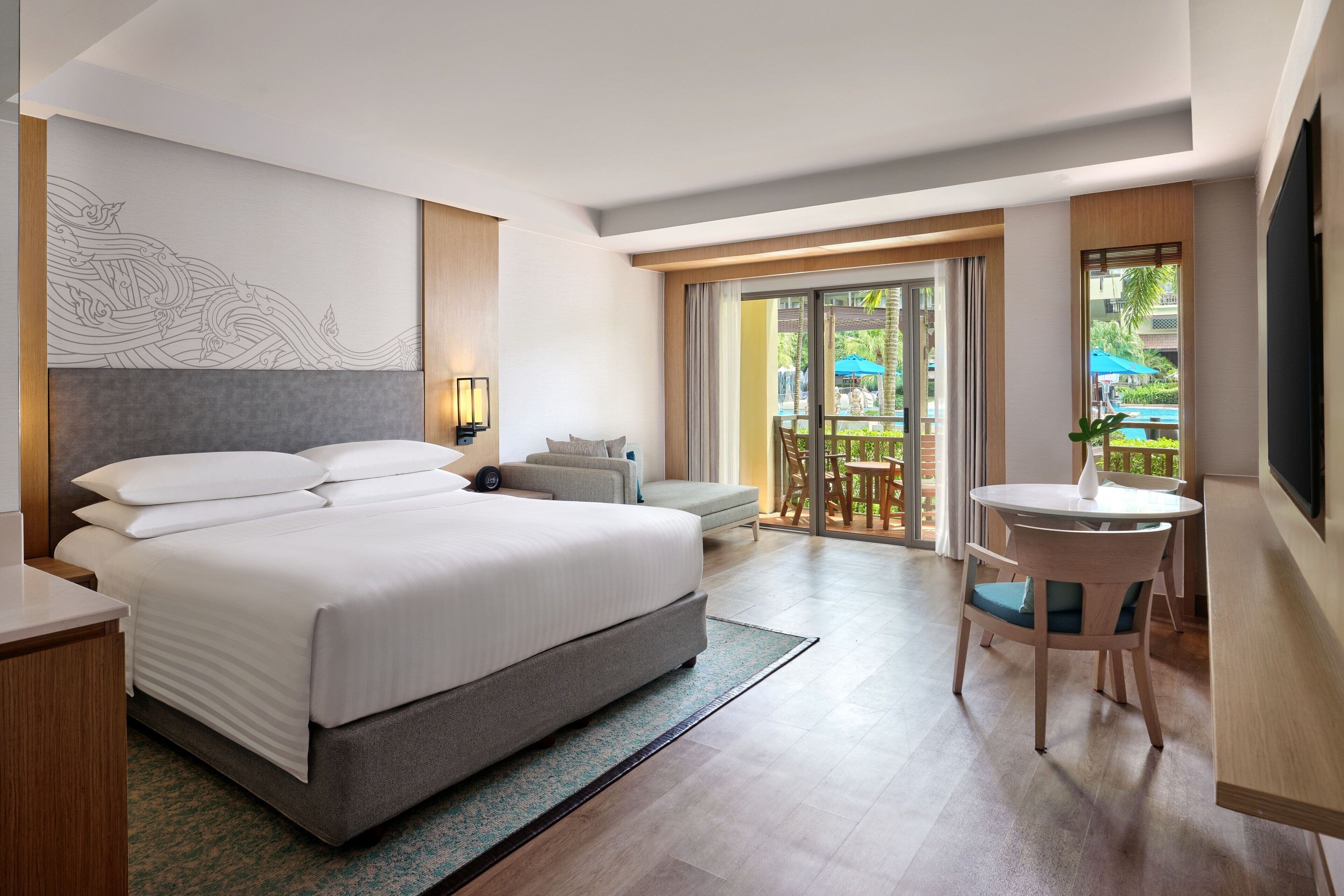 1 bedroom, premium bedding, down duvets, minibar