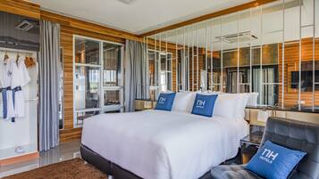 Marina Two Bed Room Suite | Ropa de cama de alta calidad, camas Select Comfort y minibar