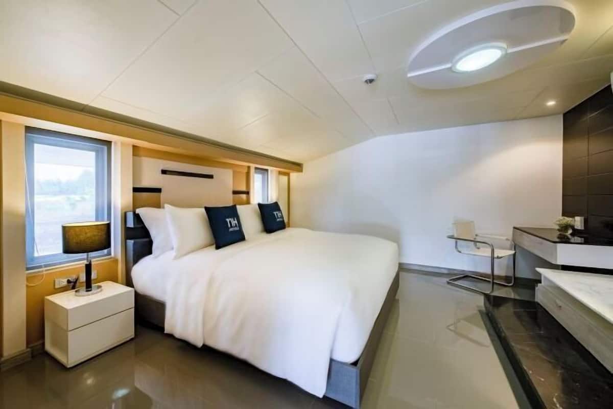 1 bedroom, premium bedding, Select Comfort beds, minibar