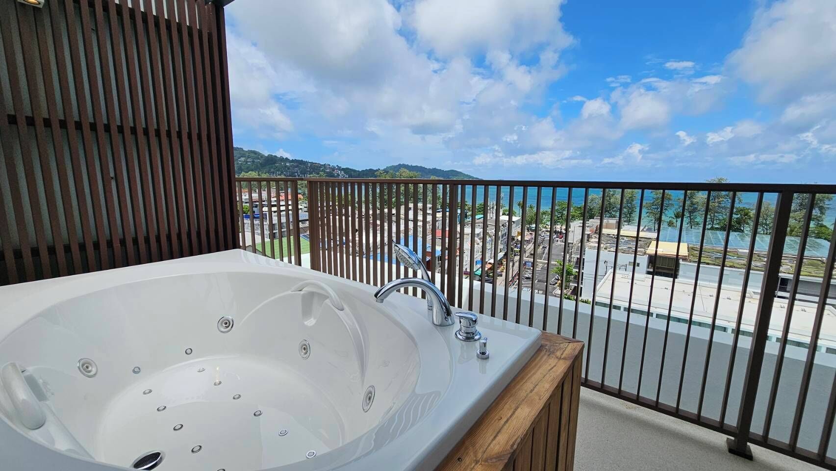 Deluxe-huone | Näkymä parvekkeelta