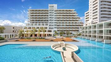 2 piscinas al aire libre, sombrillas, sillones reclinables de piscina